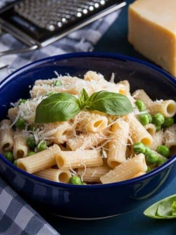 Easy Pasta and Peas Recipe